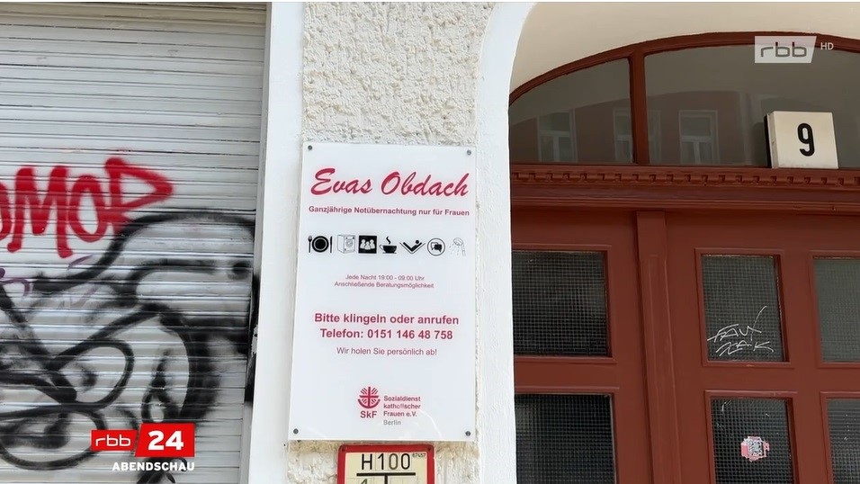 Eingang Evas Obdach von der Straße aus